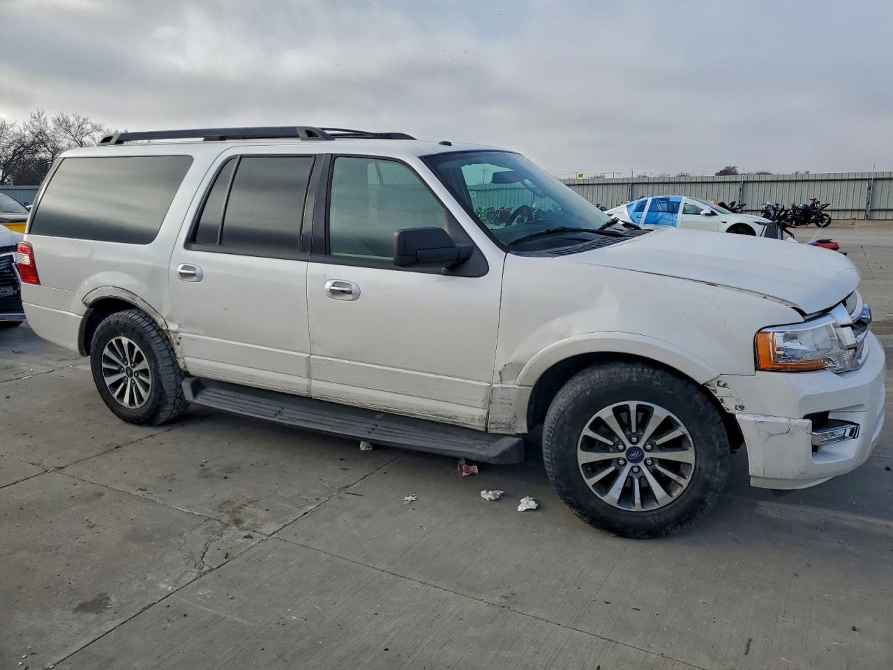 2017 FORD EXPEDITION EL XLT photo 4