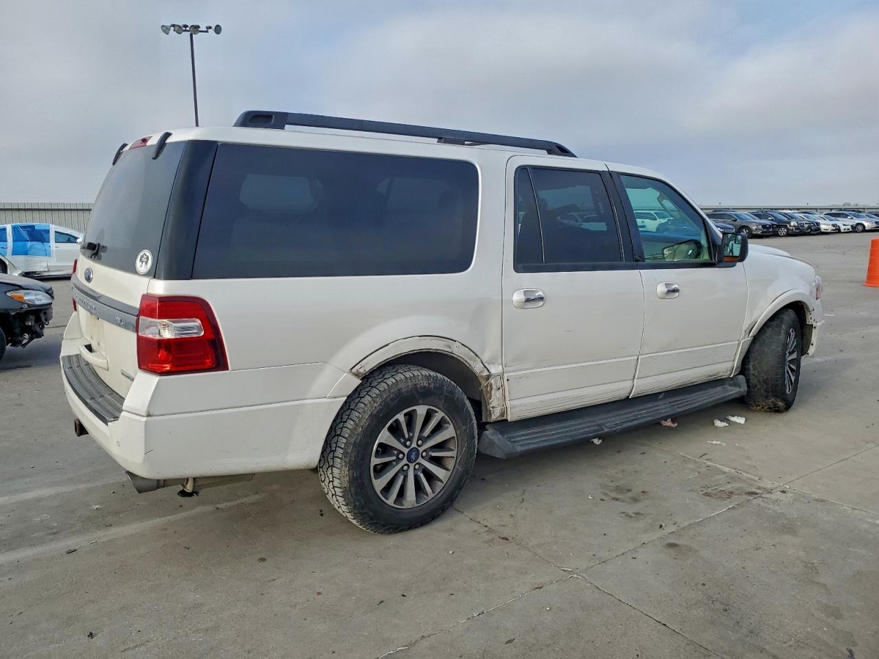 2017 FORD EXPEDITION EL XLT photo 3