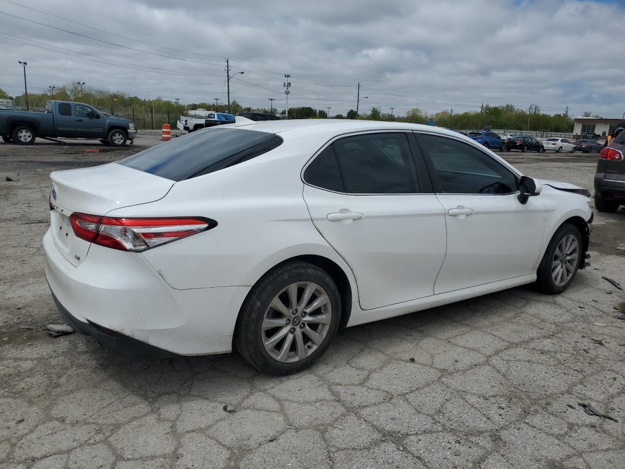 2019 TOYOTA CAMRY L photo 3