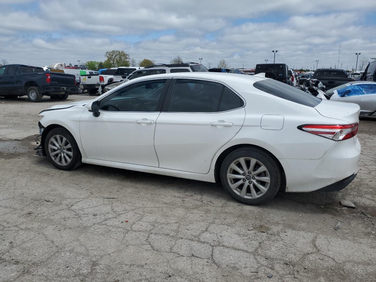 2019 TOYOTA CAMRY L photo 2