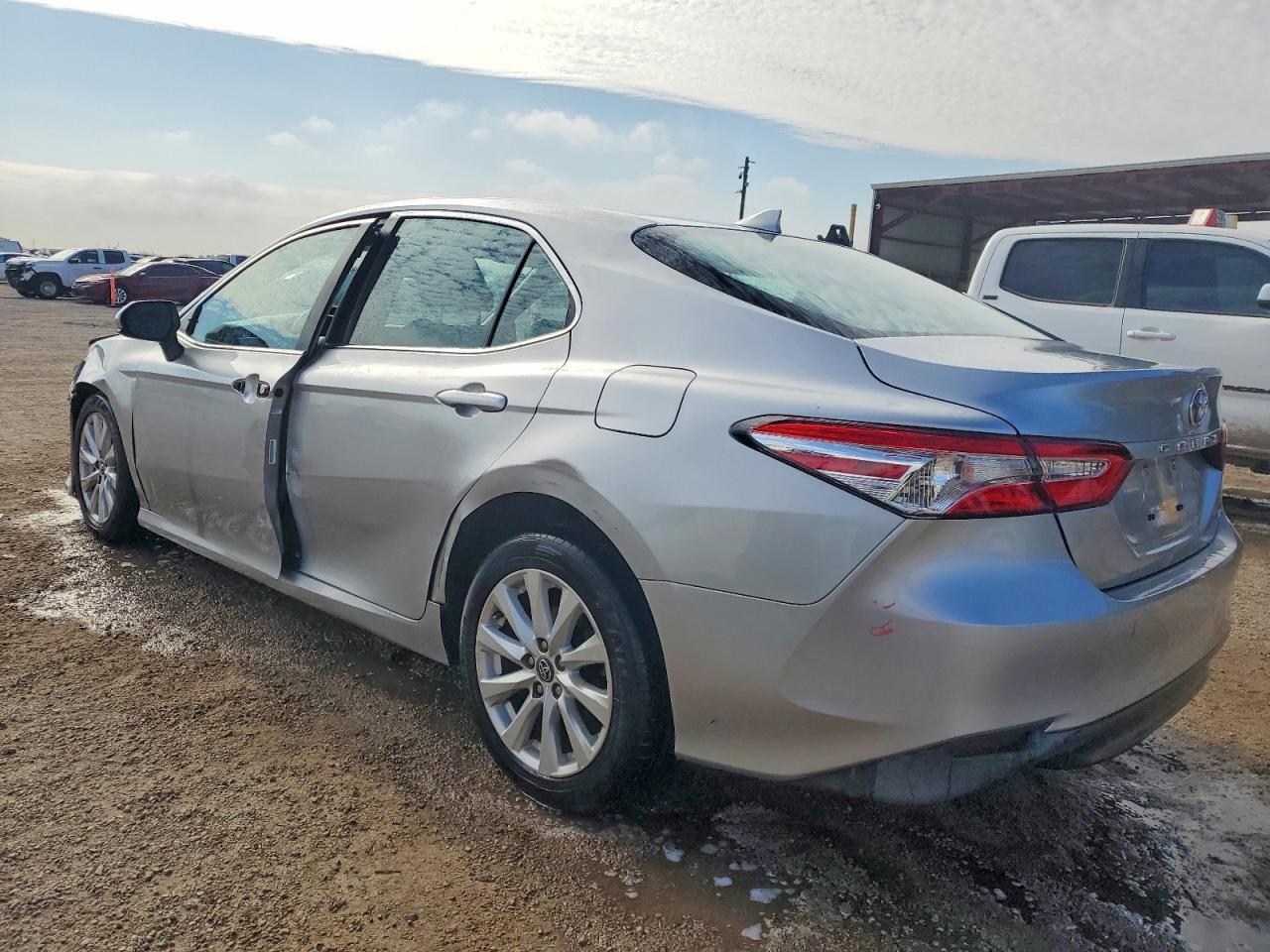 2019 TOYOTA CAMRY L photo 2