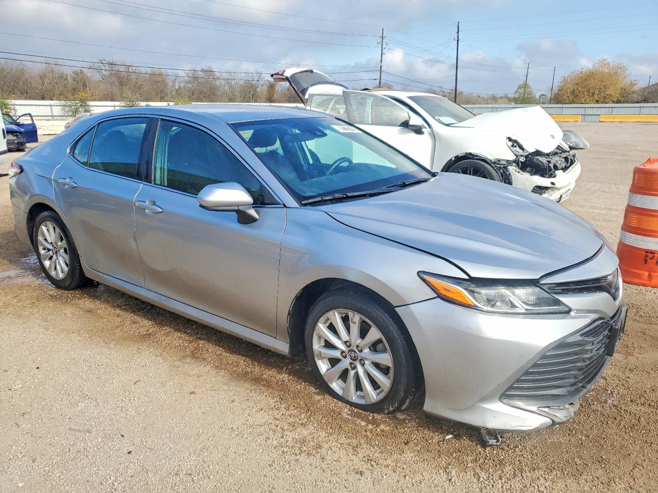 2019 TOYOTA CAMRY L photo 4