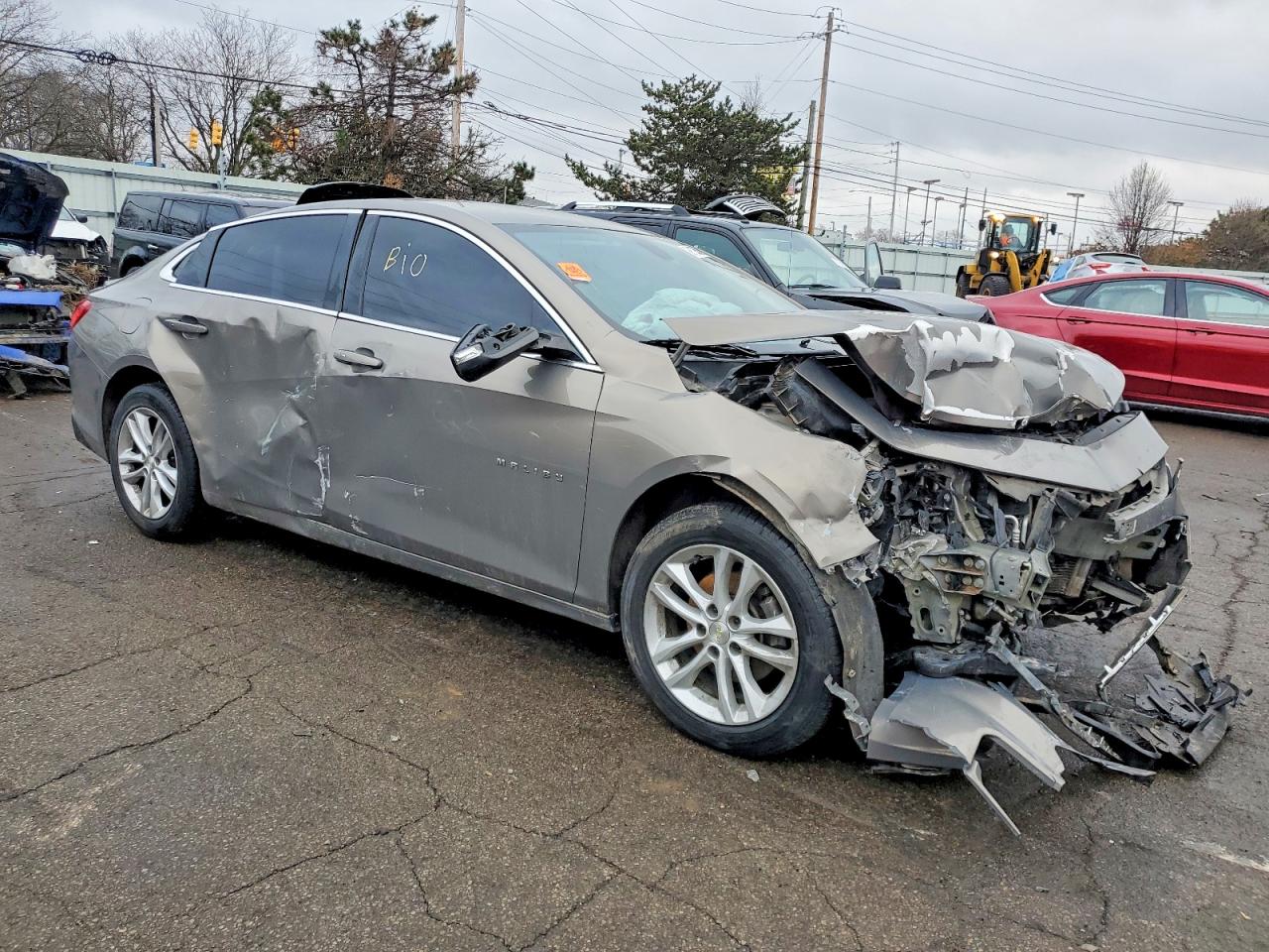 2017 CHEVROLET MALIBU LT photo 4