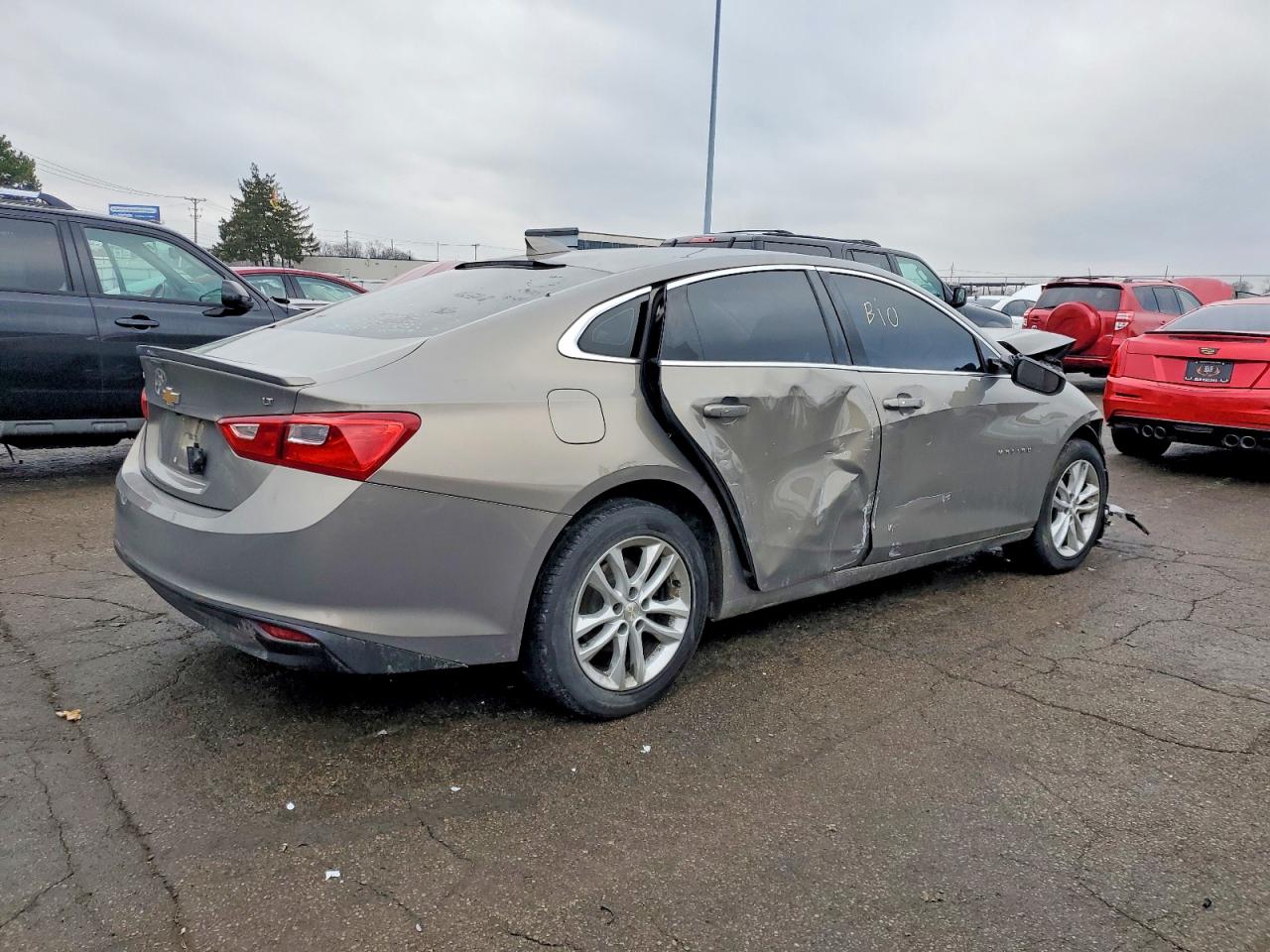 2017 CHEVROLET MALIBU LT photo 3