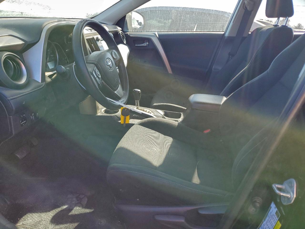 2014 TOYOTA RAV4 XLE photo 25
