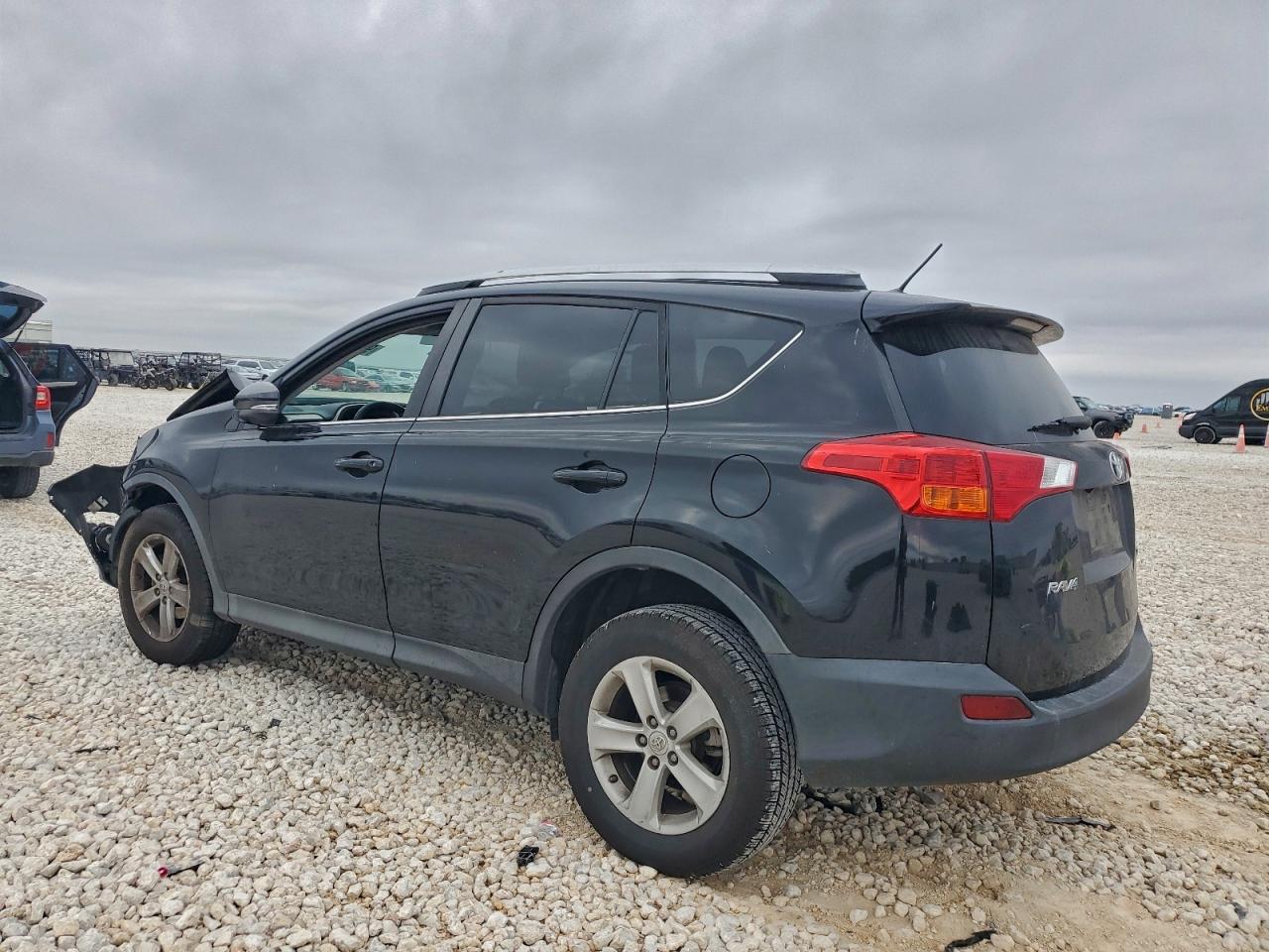 2014 TOYOTA RAV4 XLE photo 5