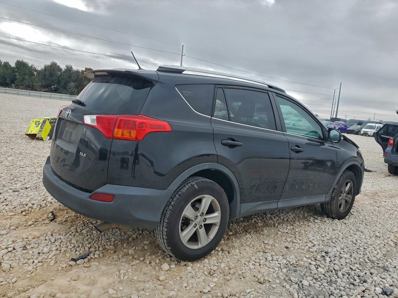 2014 TOYOTA RAV4 XLE photo 9