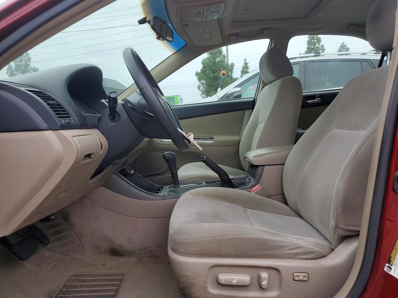 2004 TOYOTA CAMRY LE photo 7
