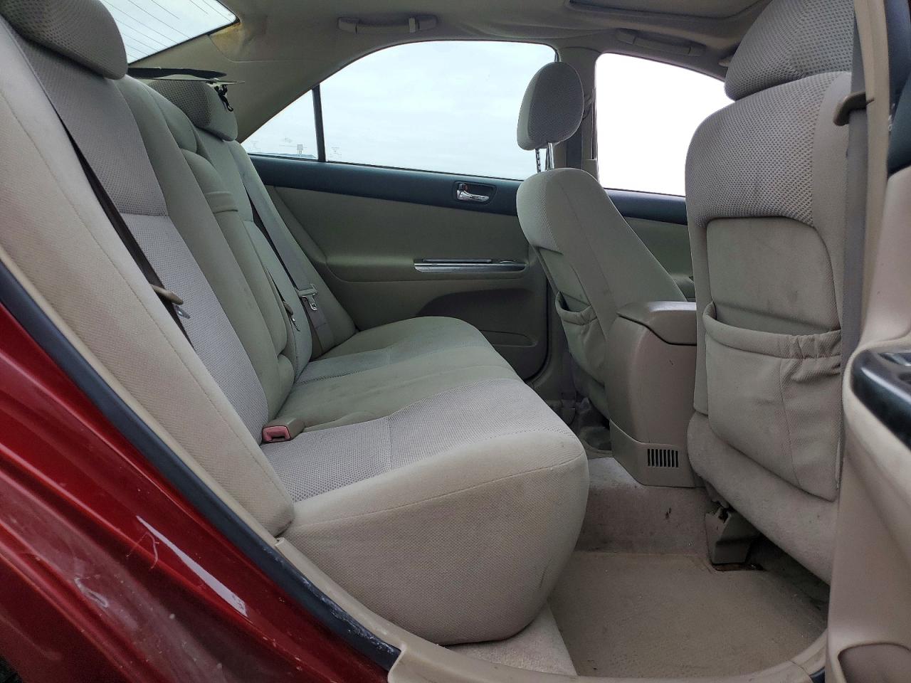 2004 TOYOTA CAMRY LE photo 10