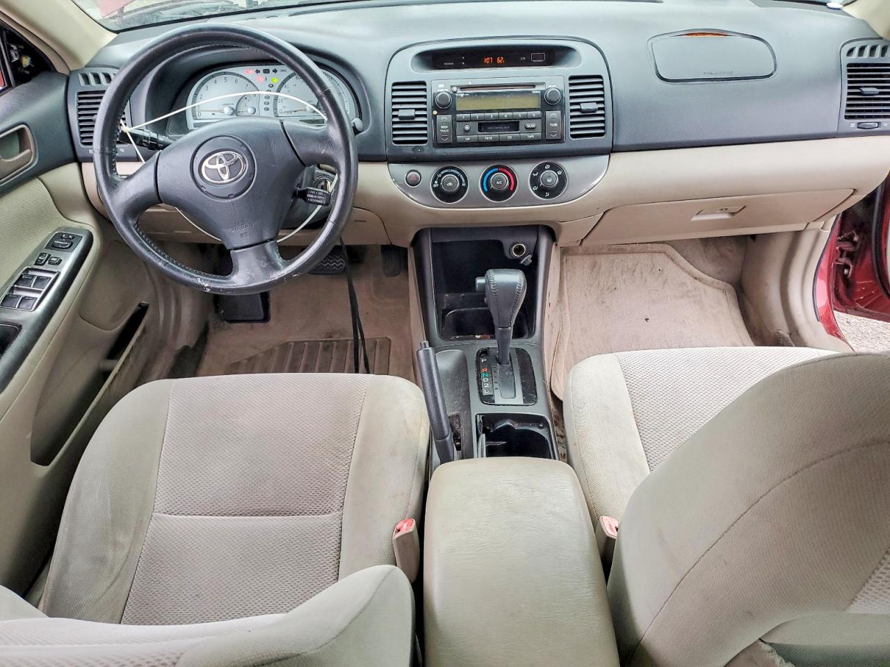 2004 TOYOTA CAMRY LE photo 8