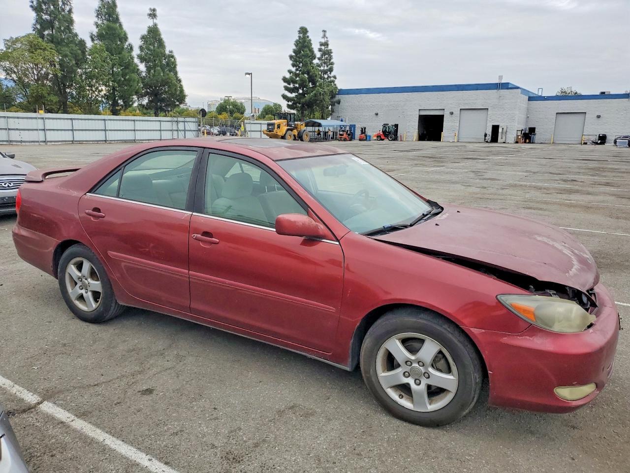 2004 TOYOTA CAMRY LE photo 4