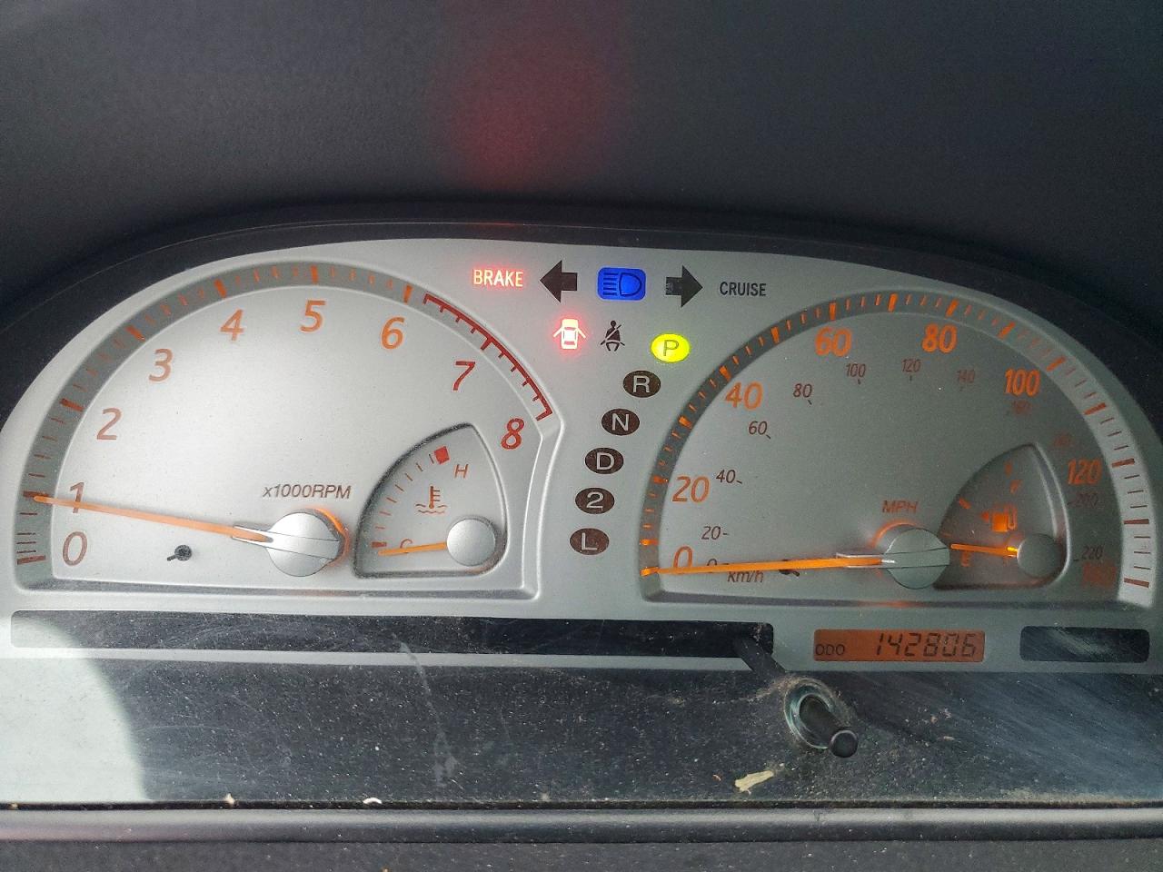 2004 TOYOTA CAMRY LE photo 9