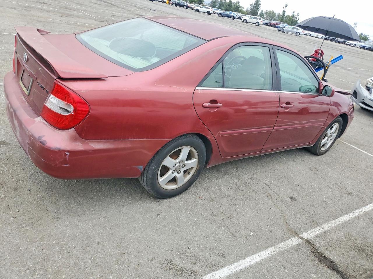 2004 TOYOTA CAMRY LE photo 3