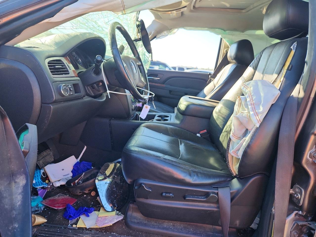 2012 GMC YUKON XL C1500 SLT photo 7