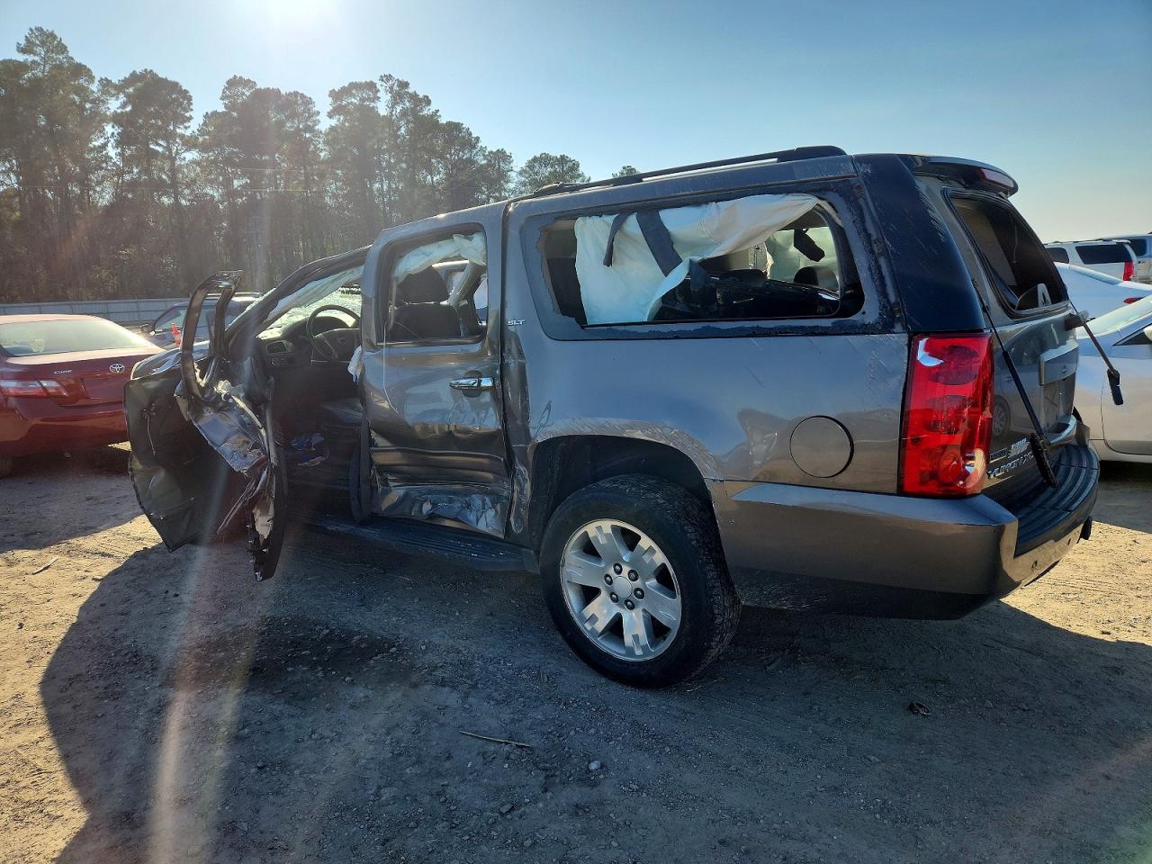 2012 GMC YUKON XL C1500 SLT photo 2