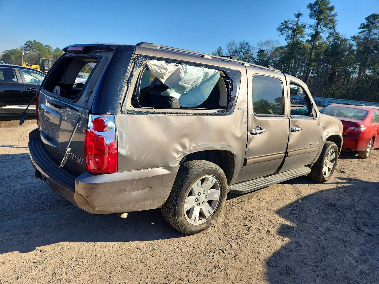 2012 GMC YUKON XL C1500 SLT photo 3