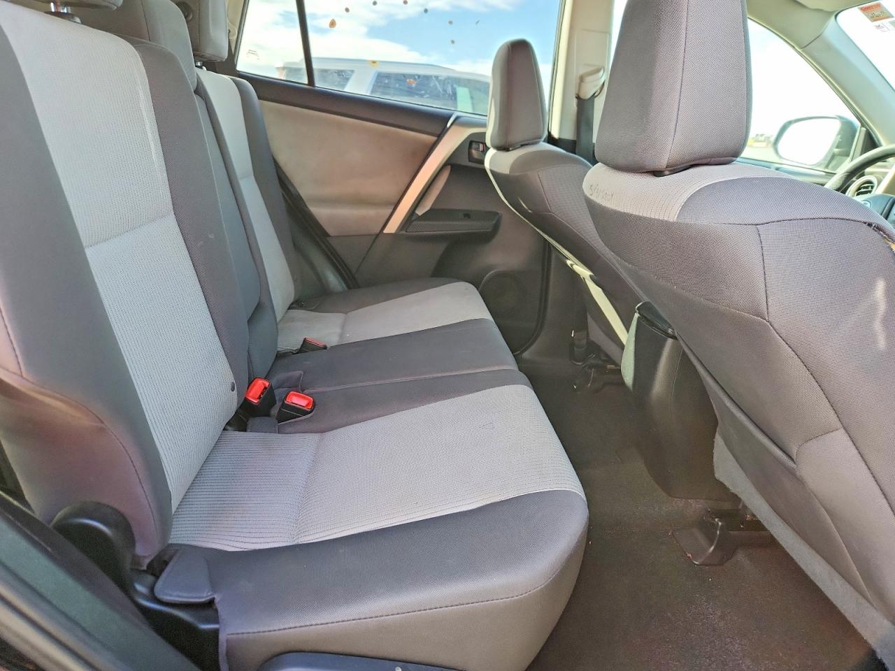 2015 TOYOTA RAV4 LE photo 10
