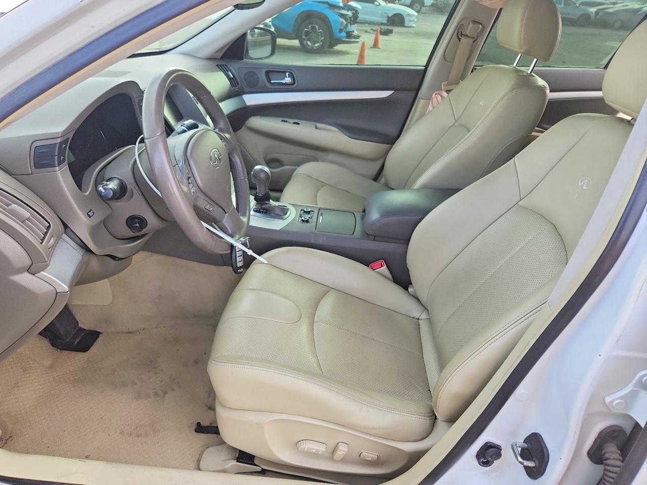 2009 INFINITI G37 photo 7