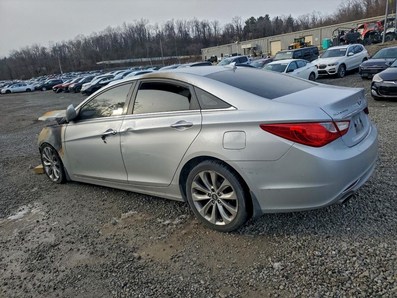 2013 HYUNDAI SONATA SE photo 2