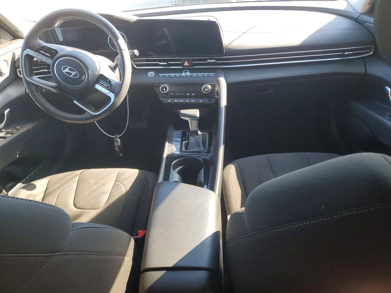2025 HYUNDAI ELANTRA SEL photo 8