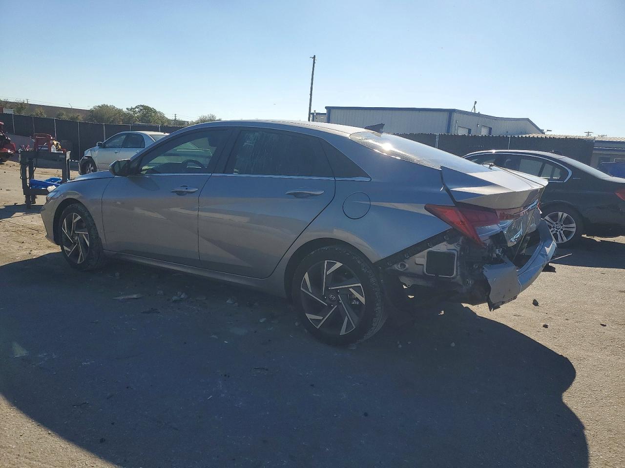 2025 HYUNDAI ELANTRA SEL photo 2