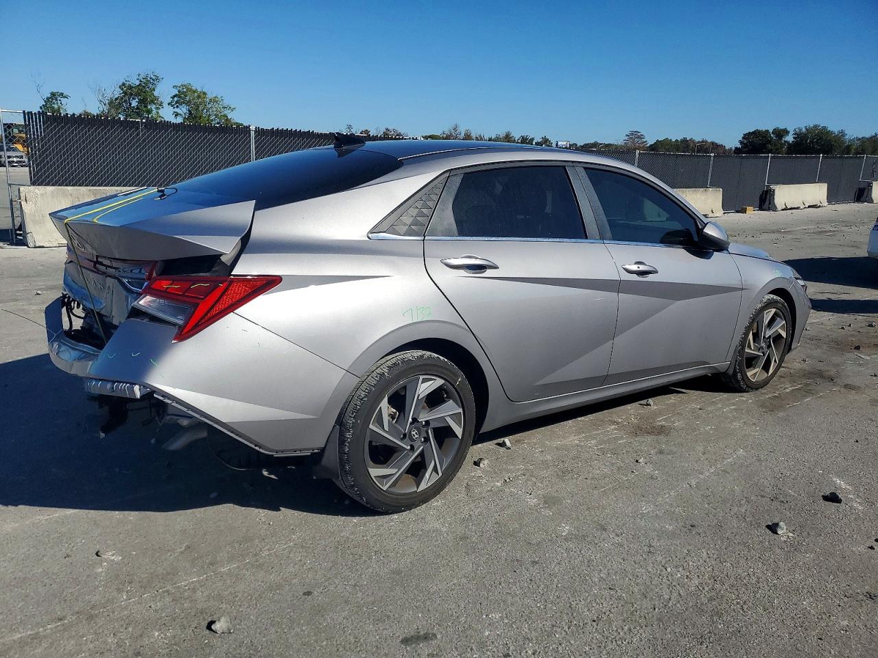 2025 HYUNDAI ELANTRA SEL photo 3