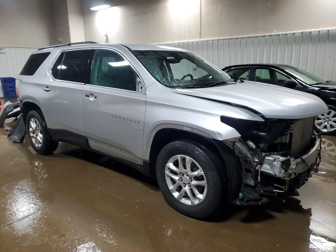 2019 CHEVROLET TRAVERSE LT photo 4