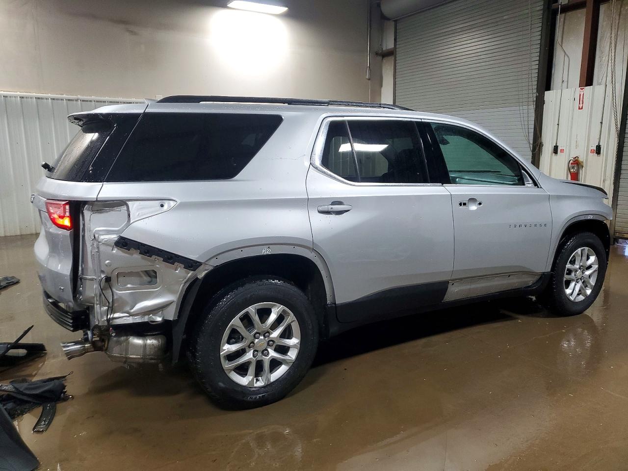 2019 CHEVROLET TRAVERSE LT photo 3