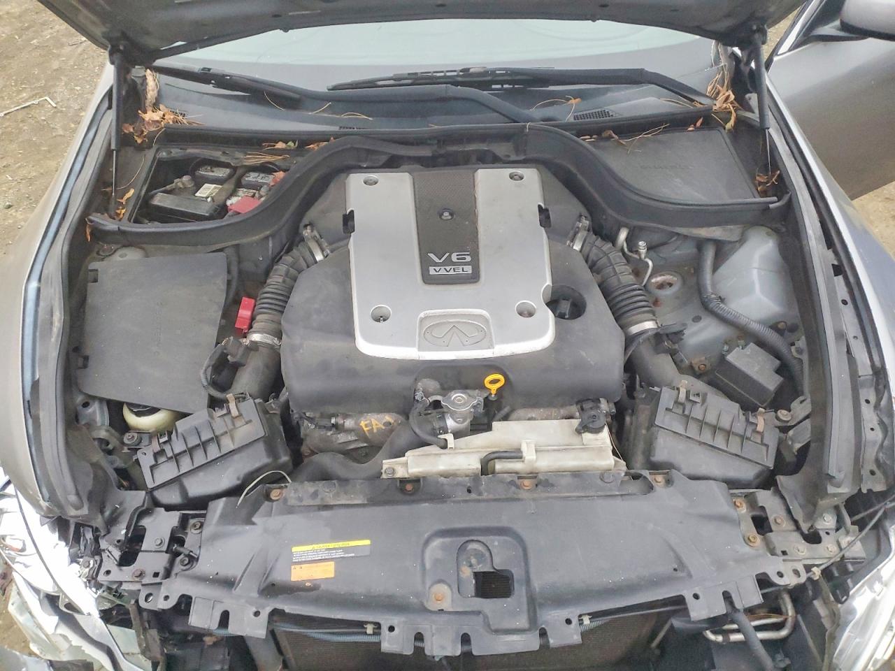 2011 INFINITI G37 photo 11
