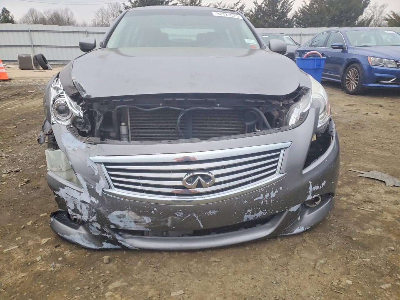 2011 INFINITI G37 photo 5