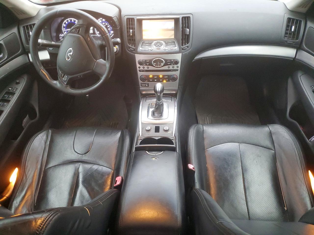 2011 INFINITI G37 photo 8