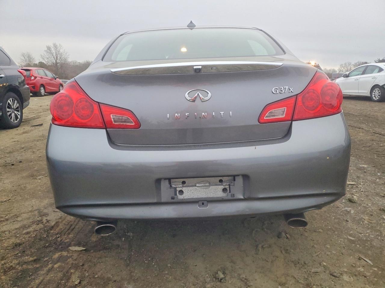 2011 INFINITI G37 photo 6