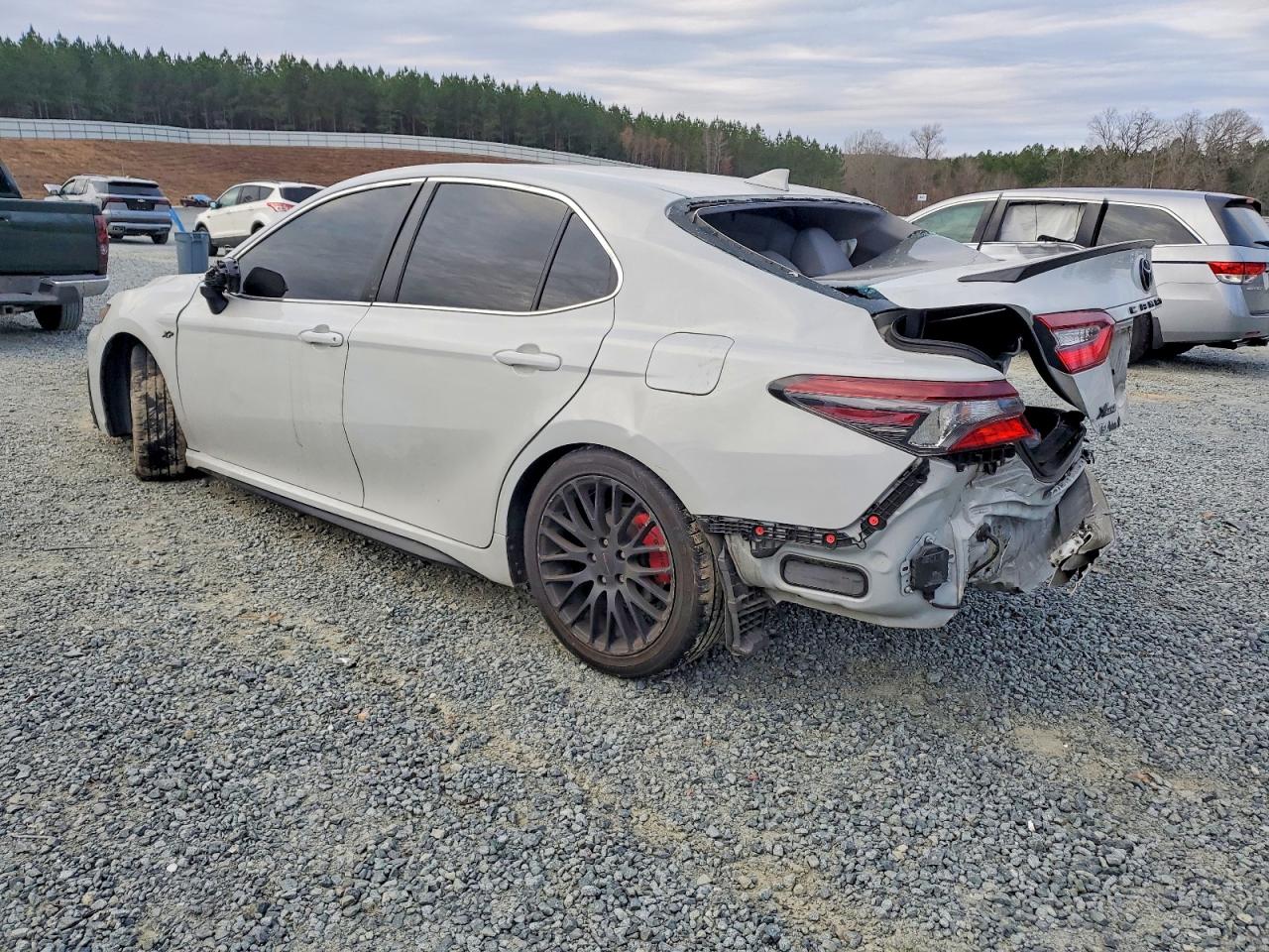 2022 TOYOTA CAMRY SE photo 2