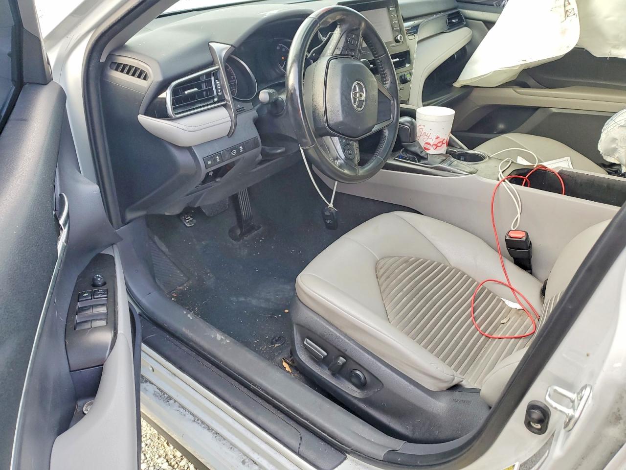 2022 TOYOTA CAMRY SE photo 8