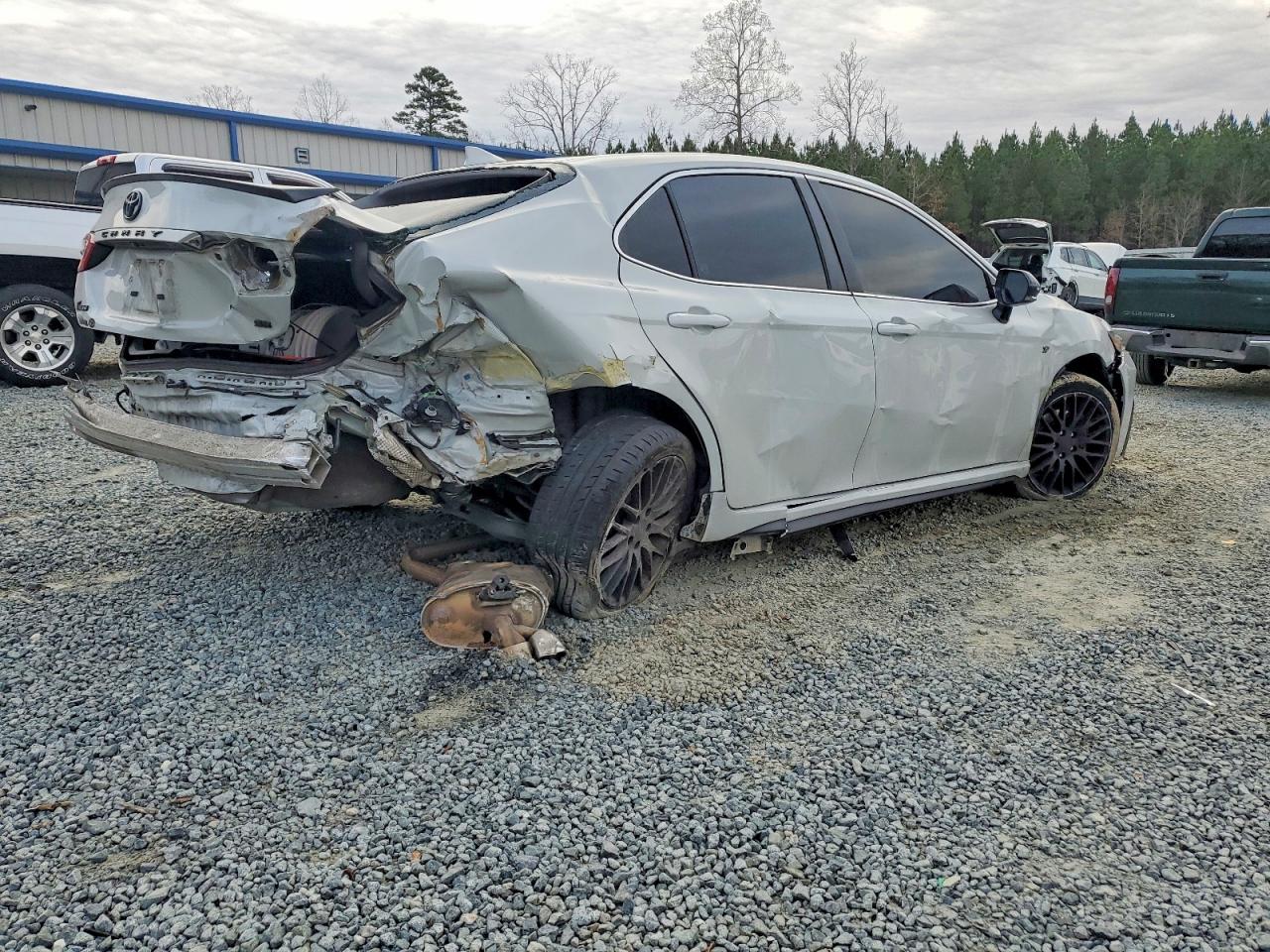 2022 TOYOTA CAMRY SE photo 3
