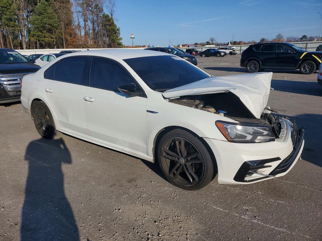 2018 VOLKSWAGEN PASSAT S photo 4