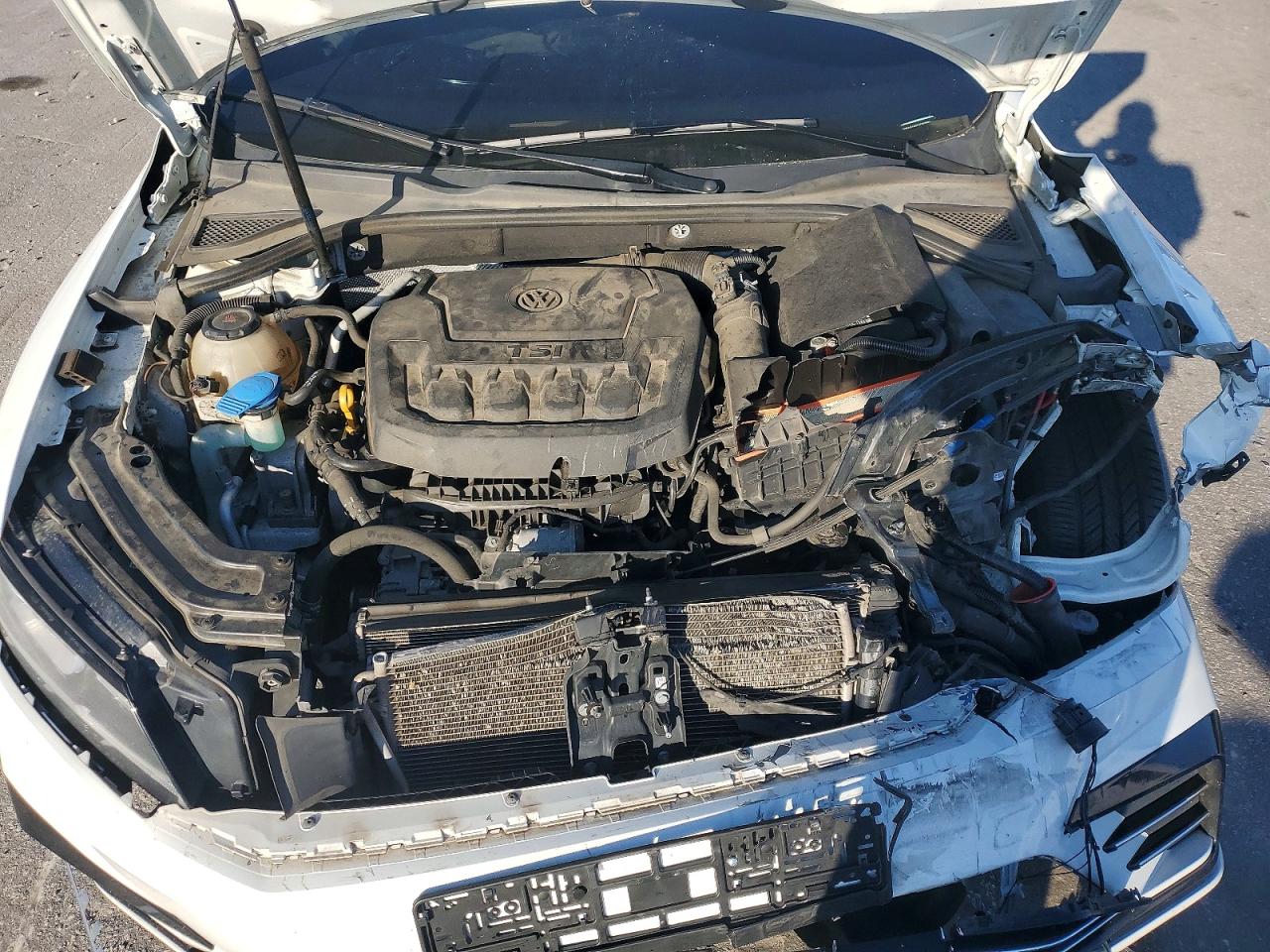 2018 VOLKSWAGEN PASSAT S photo 11