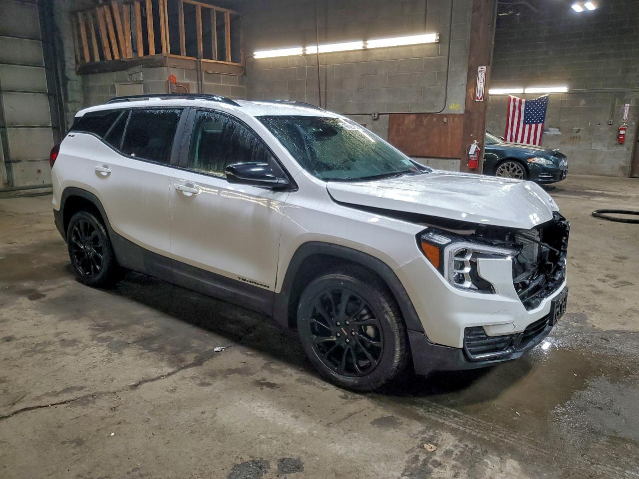 2024 GMC TERRAIN SLE photo 4