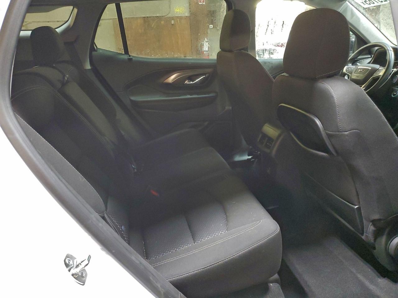 2024 GMC TERRAIN SLE photo 11