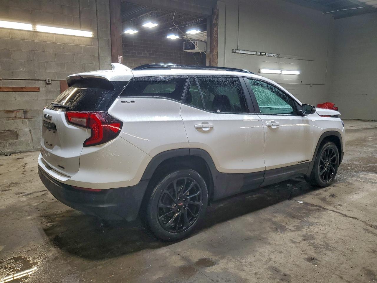 2024 GMC TERRAIN SLE photo 3