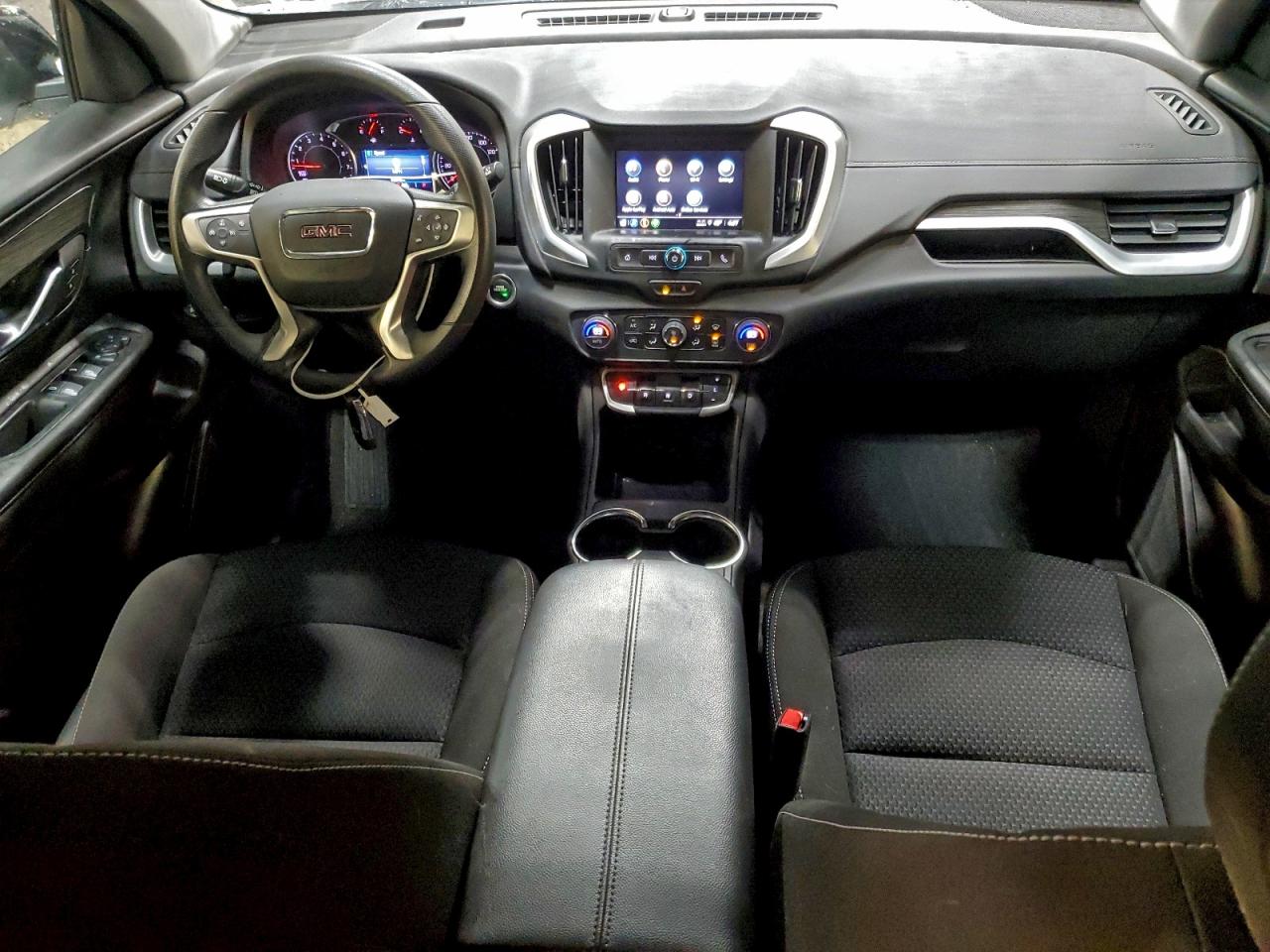 2024 GMC TERRAIN SLE photo 8