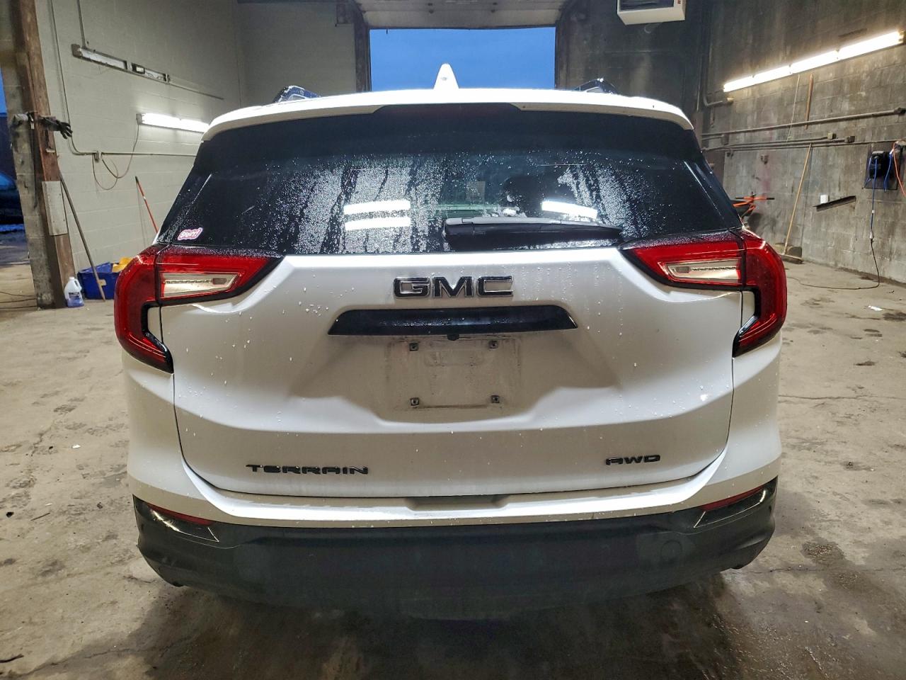 2024 GMC TERRAIN SLE photo 6