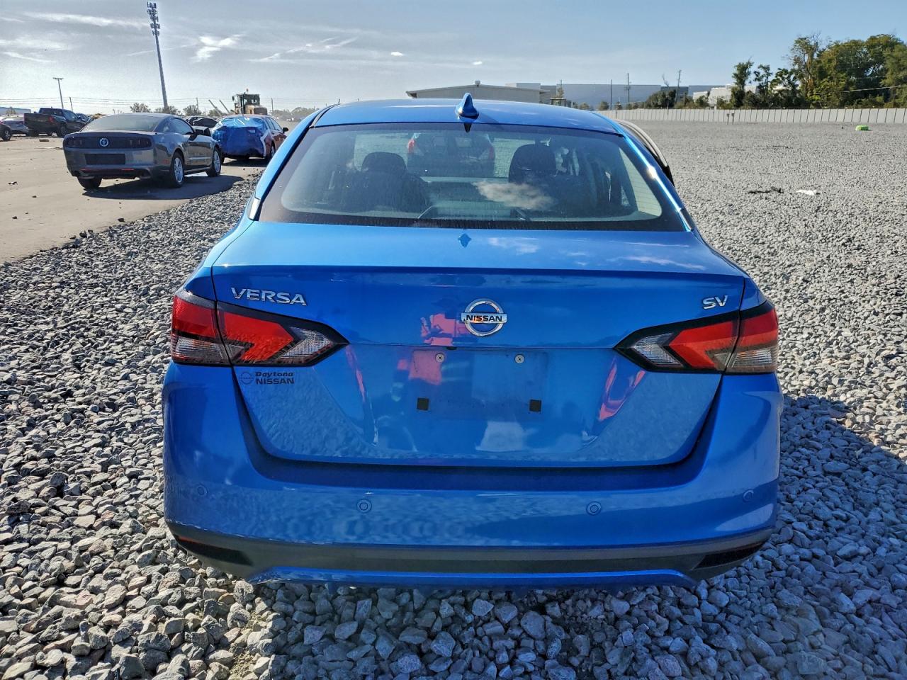 2021 NISSAN VERSA SV photo 6