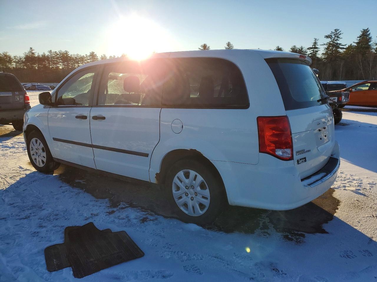 2015 DODGE GRAND CARAVAN SE photo 2