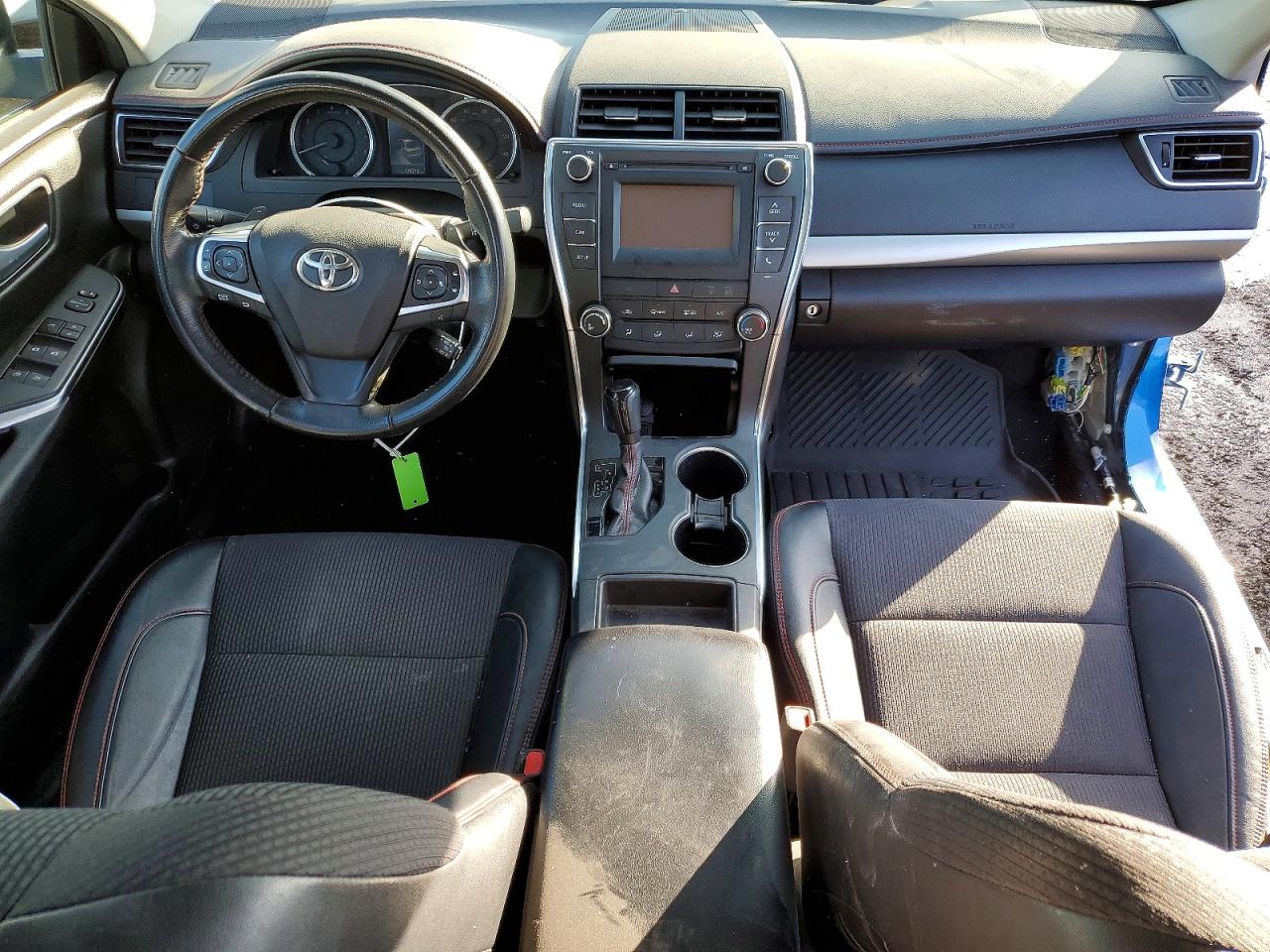 2017 TOYOTA CAMRY LE photo 8