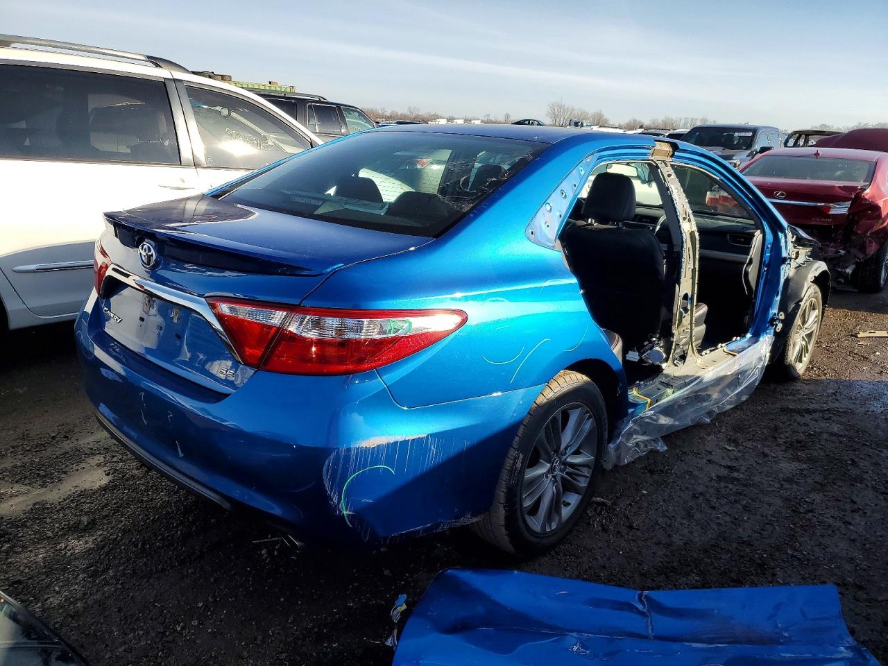 2017 TOYOTA CAMRY LE photo 3