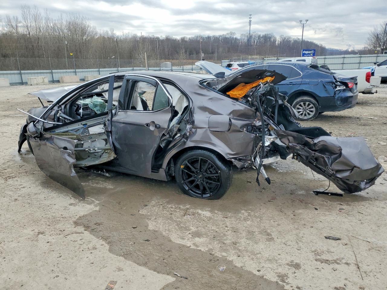2018 TOYOTA CAMRY XSE photo 2