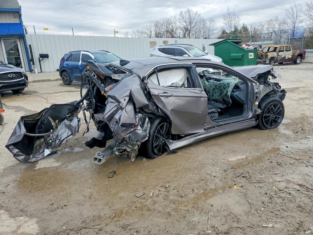 2018 TOYOTA CAMRY XSE photo 3