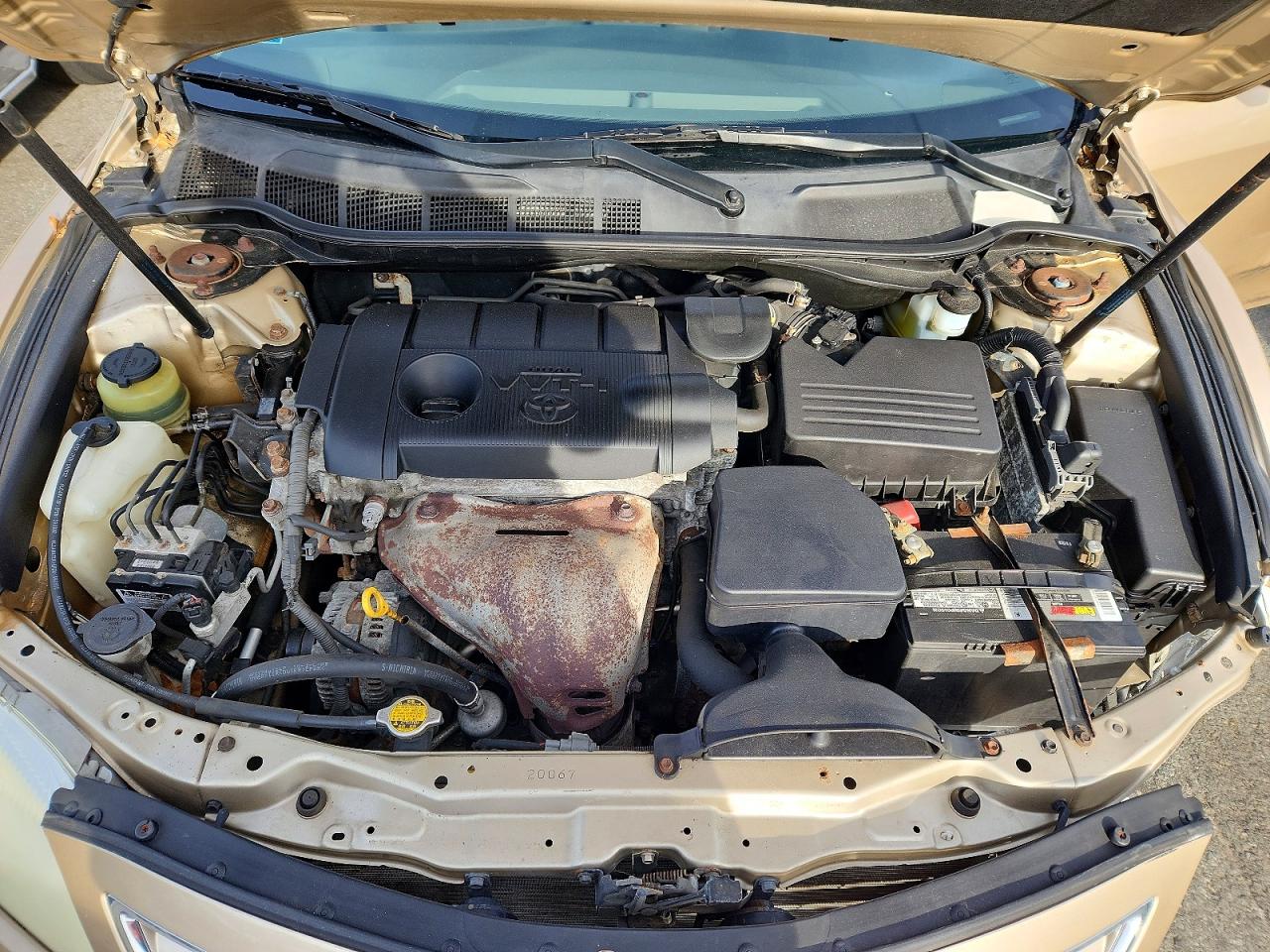 2010 TOYOTA CAMRY BASE photo 11