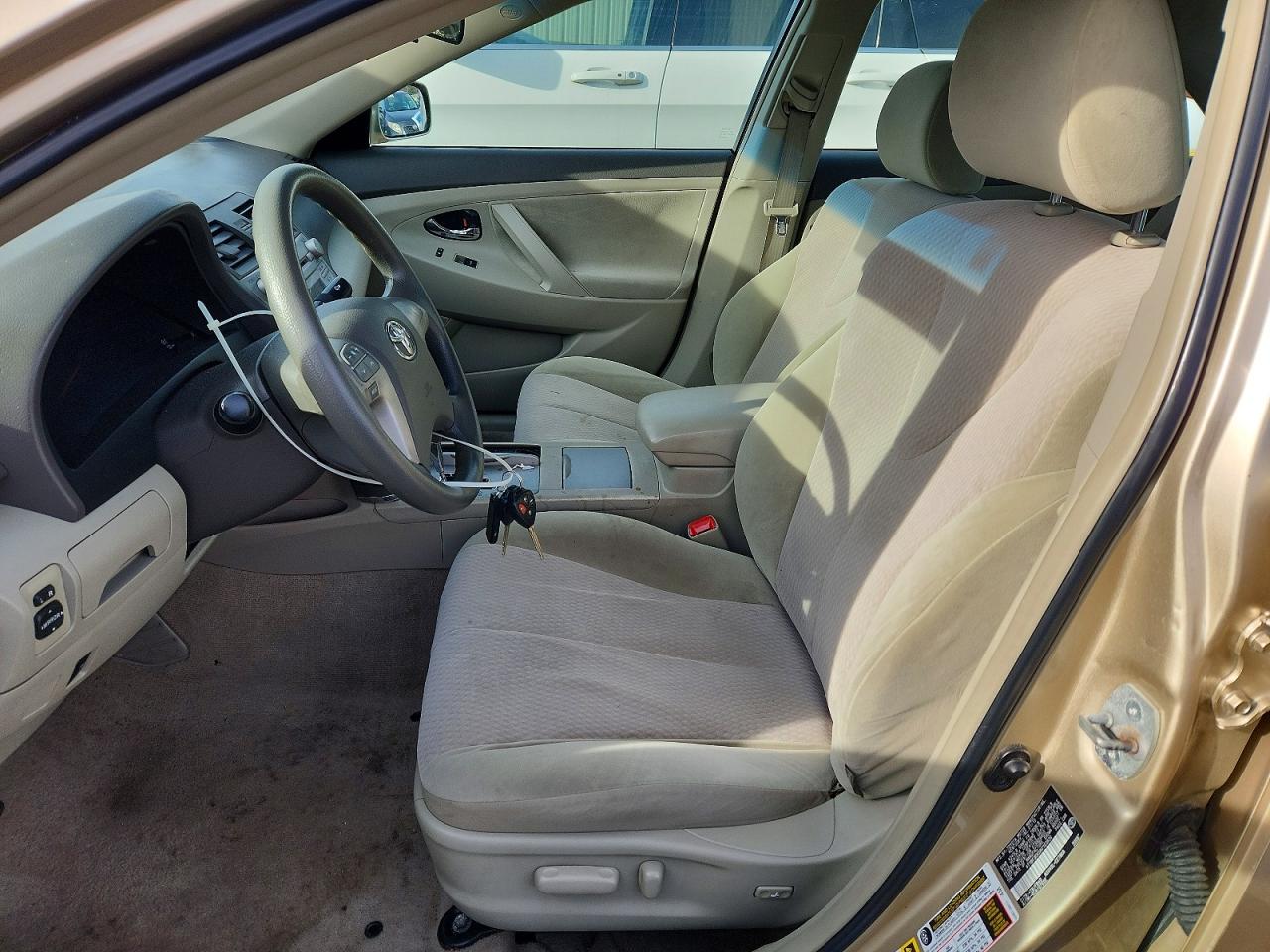 2010 TOYOTA CAMRY BASE photo 7